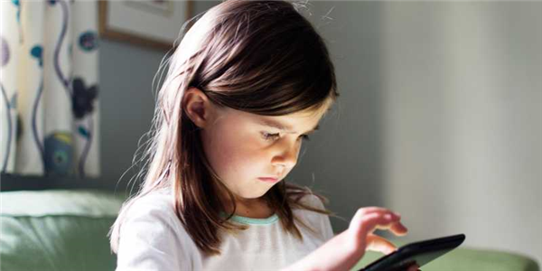 2024 Guide to e safety for Kids who love the internet, gaming and social media